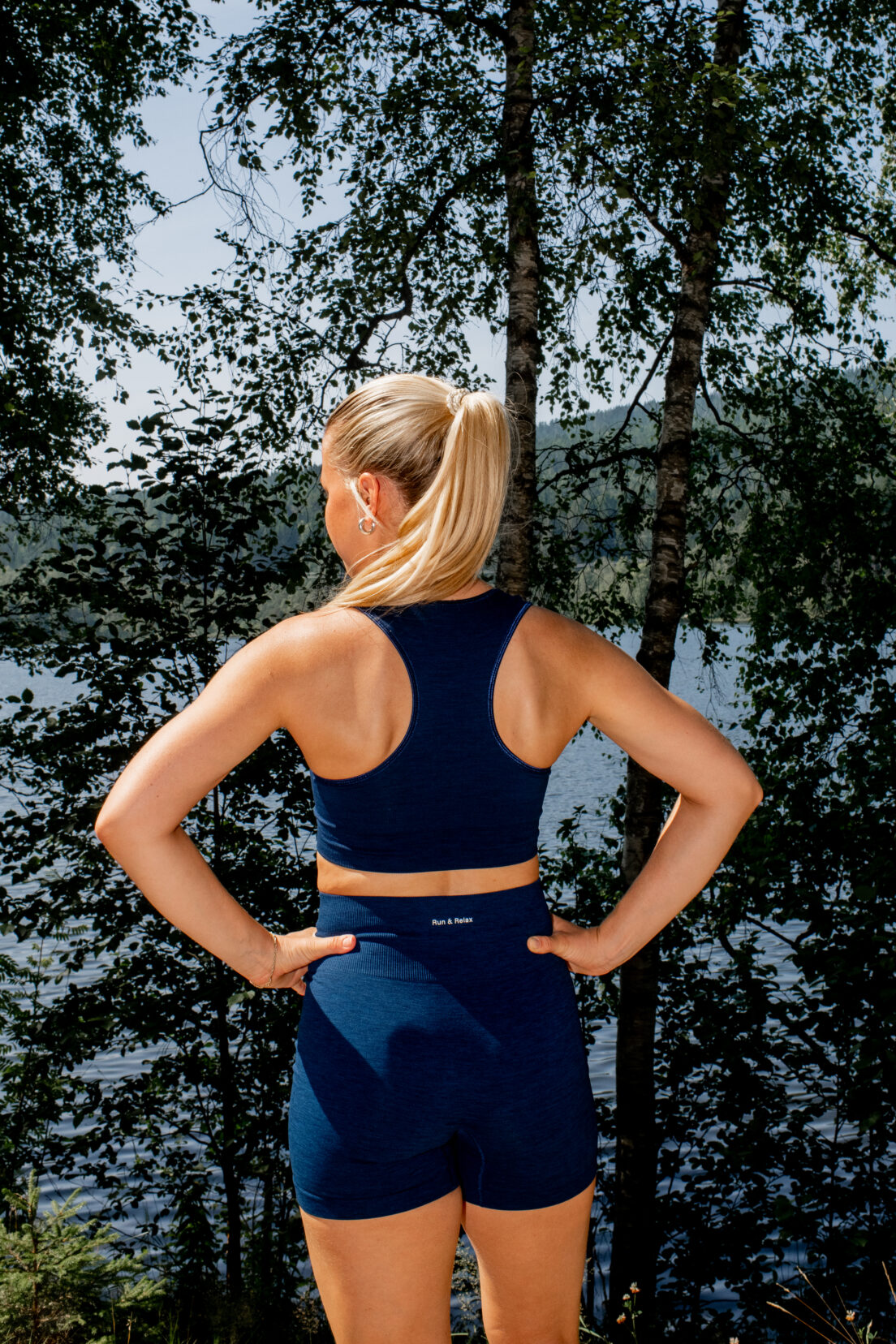 sognsvann_seamless-sportsbra_midnight-blue_back_22