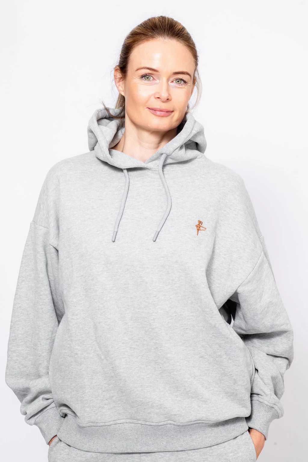 every-body-nova-hoddie_light-grey_front_01
