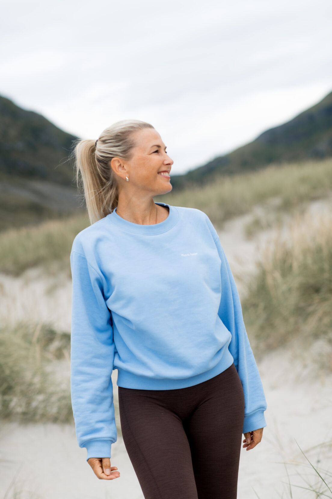 logo-crewneck_sky-blue_front_03